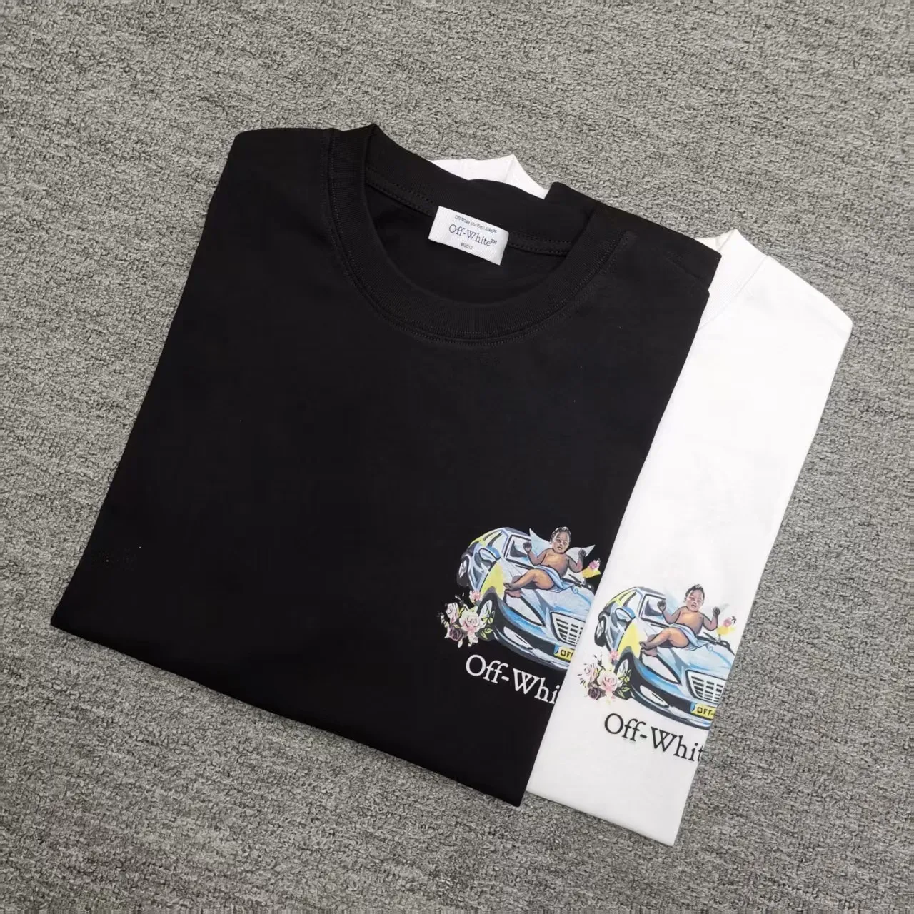 The top proven version OFF-WHI* 25SS new printed short-sleeves, loose fit, the same style for male and female couples stars. American designer Virgil Abloh founded the luxury street brand Off-White based on the pop culture of the younger generation. Walking between street culture and high-end fashion, contemporary elements are used to interpret youth culture, and fine workmanship is used to interpret trendy clothing. Photos, paintings and eye-catching graphic printing are all sources of inspiration for the designer. 32 counts of 260g double yarn pure cotton fabric, the printing uses Kornit digital direct injection technology, and the picture is clear. The white glue base ensures the firmness of the printing, and machine washing is stress-free - 1:1 original mold opening, ZP development, perfectly restored to the original version, produced by a large factory, not produced by a small factory on the market, fine wiring, top-notch craftsmanship, welcome to compare - A complete set of customized accessories for collar labels, hang tags, and wash water labels - Exclusive logo packaging - No matter age, body shape or gender, it is very suitable for both men and women. All details are real photos, buy with confidence. Color: black, white Size: S-XL P;120